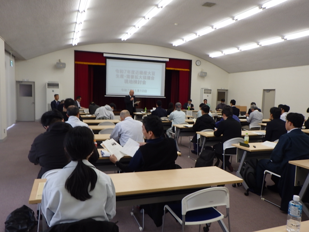 室内検討会の様子