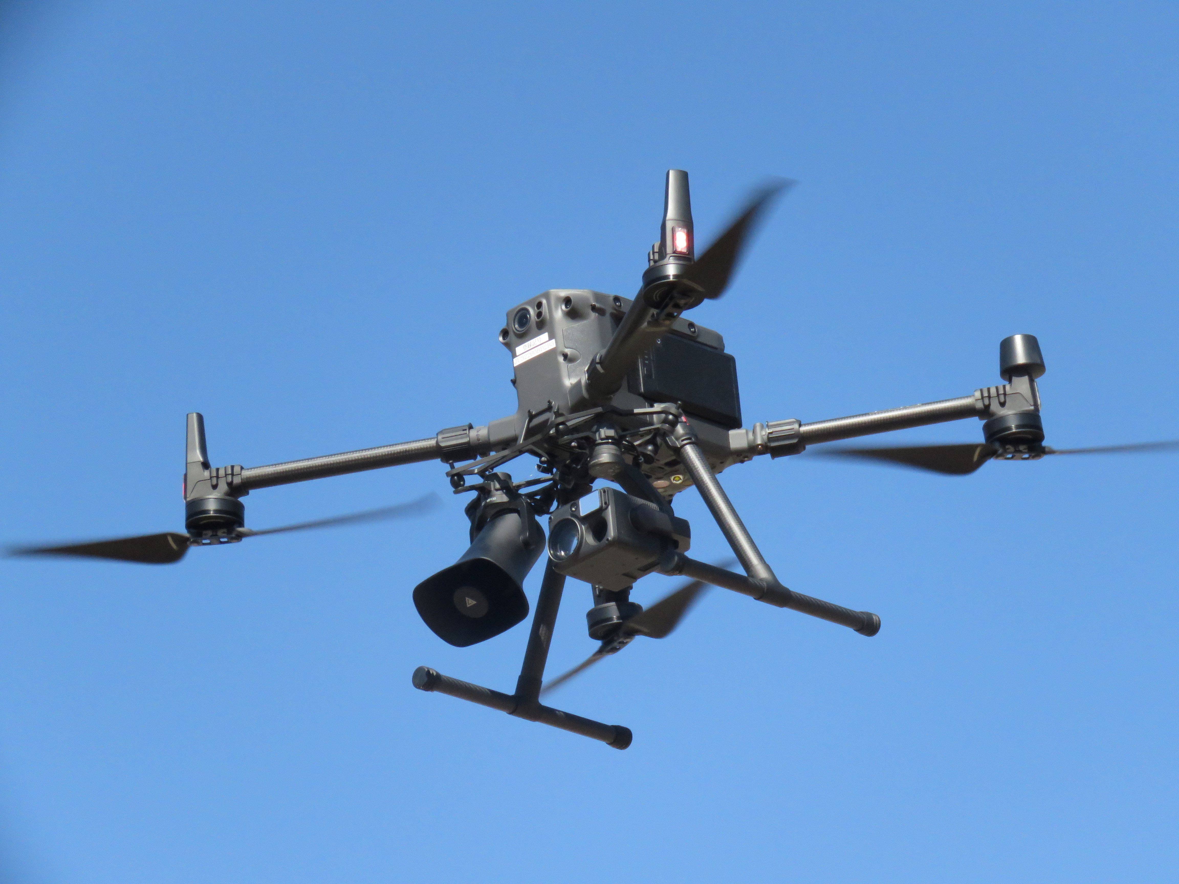 赤外線カメラ搭載ドローン