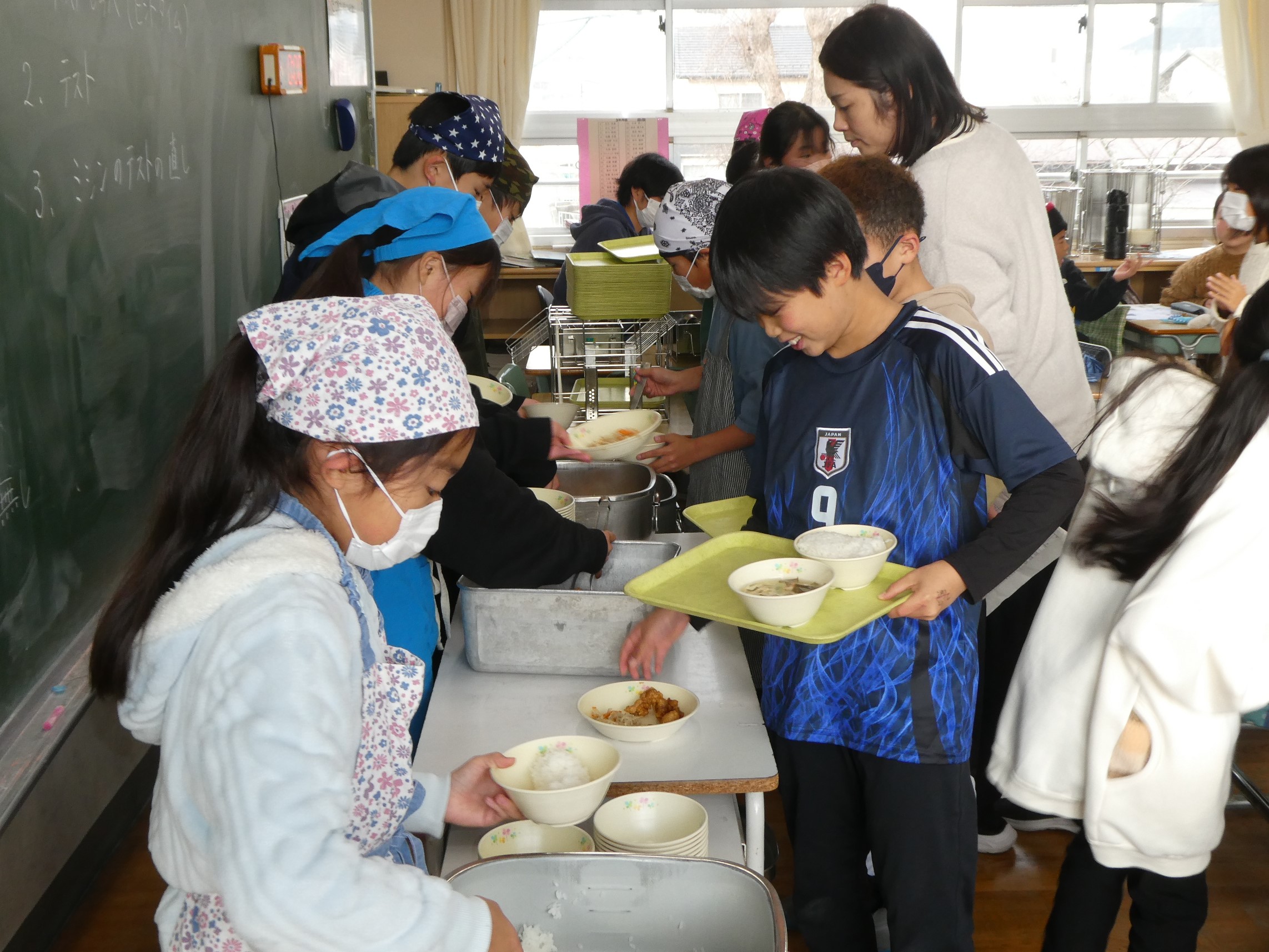 有機農産物を使用した学校給食（中町南小学校）