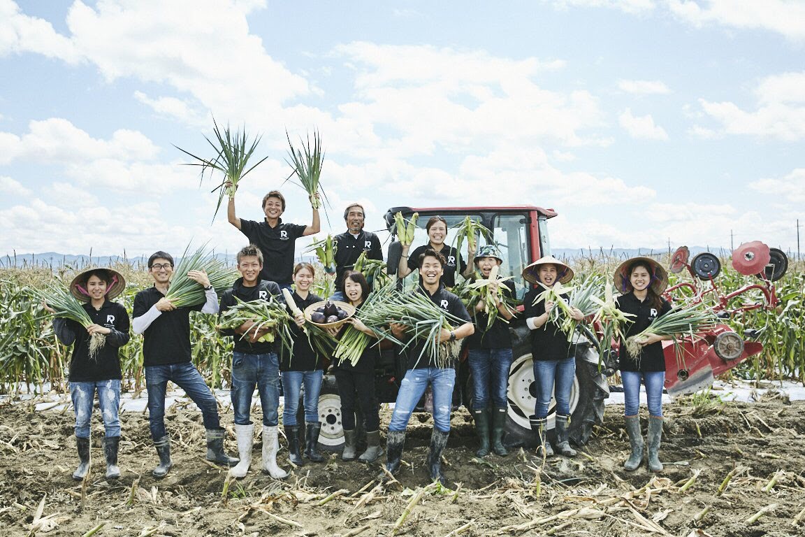 村田代表と従業員の皆さん