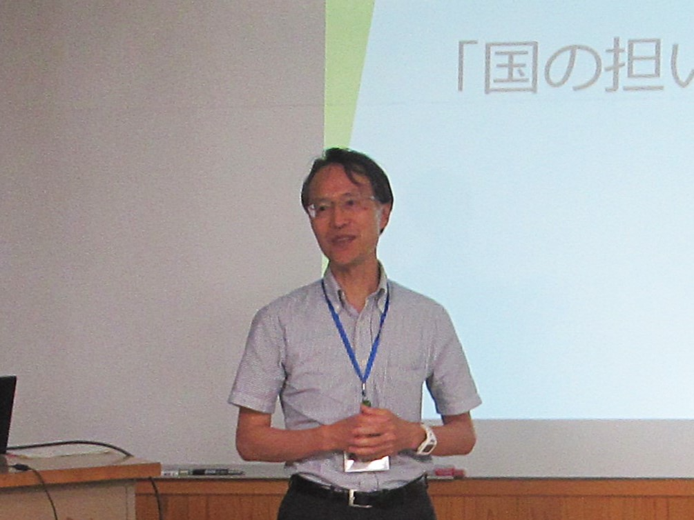 講義を行う大澤地方参事官