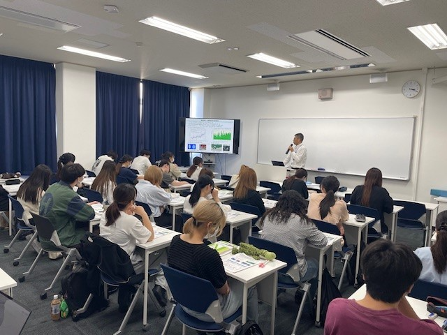 学生の皆さんと記念撮影2