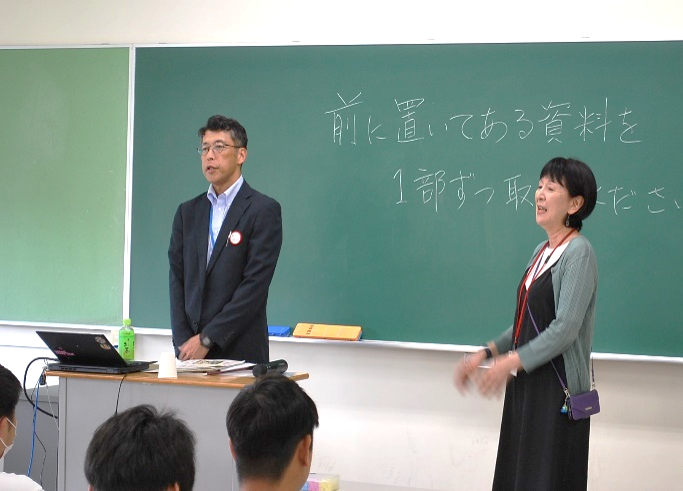 有江地方参事官（左）と金岡先生（右）