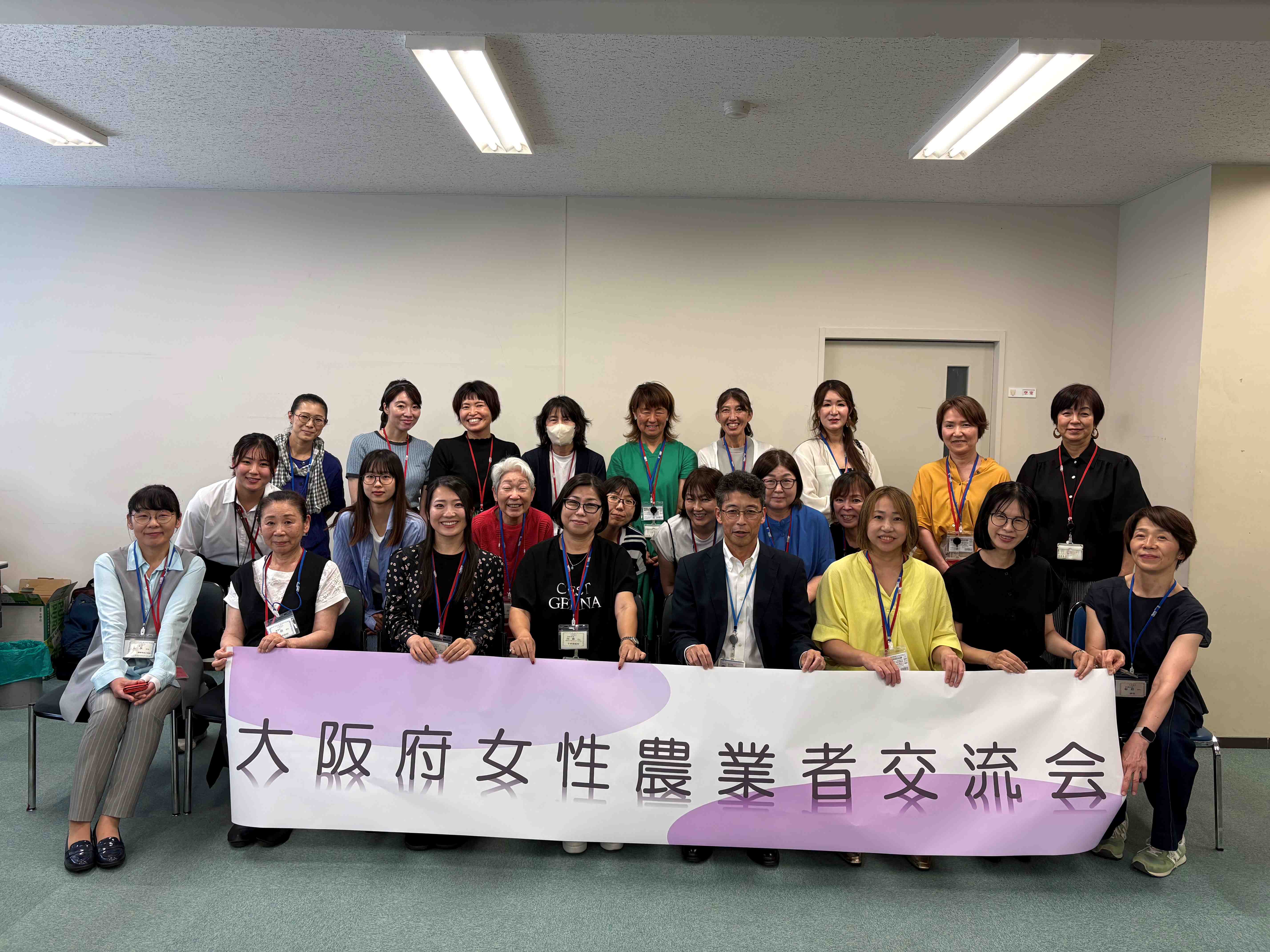 有江地方参事官（１列目右から４番目）と女性農業者の皆さん