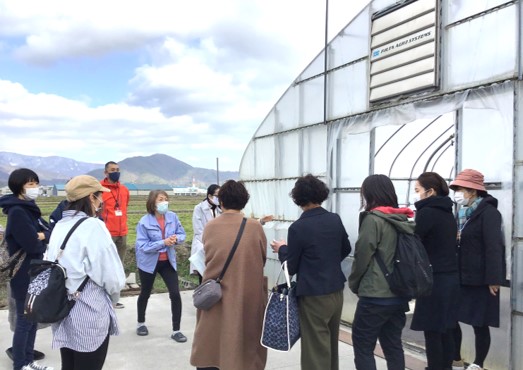 ハウス前での説明