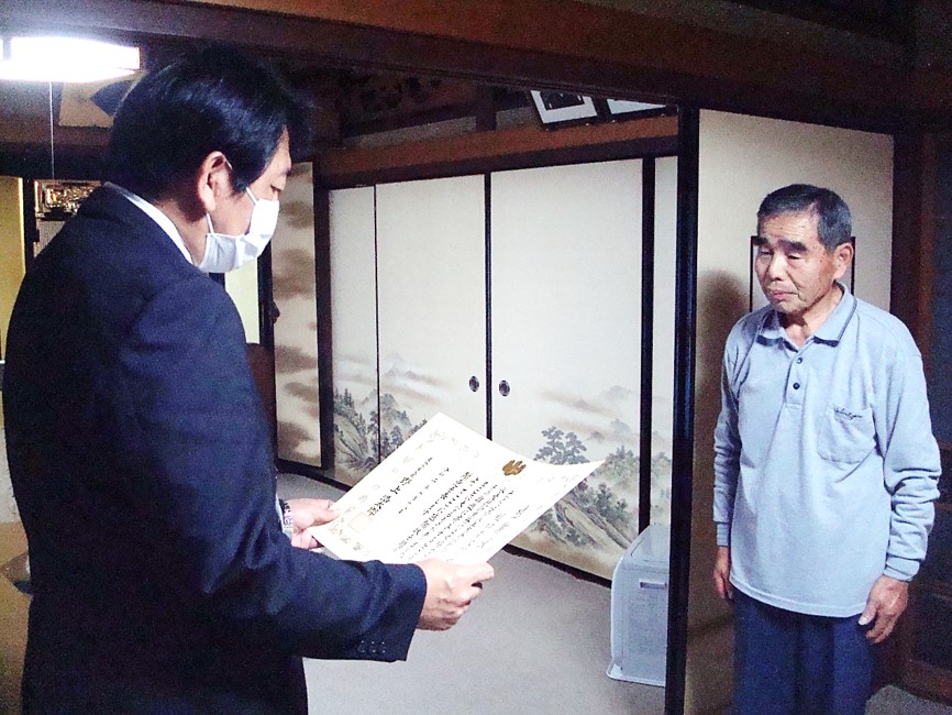 樋口氏への感謝状授与