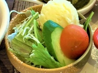 トマトを使用したサラダ