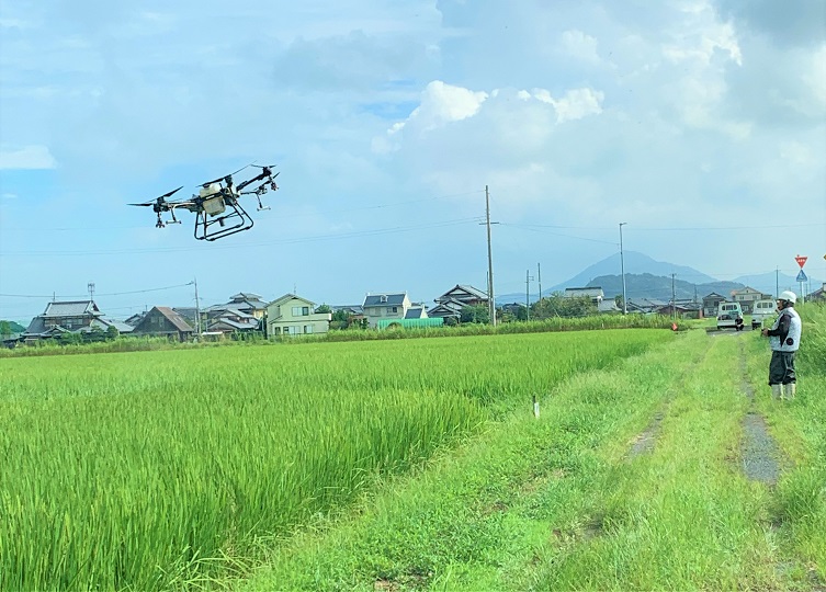 ドローンによる防除風景