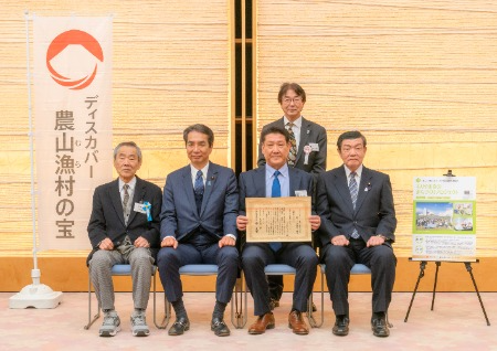 江藤農林水産大臣と記念撮影