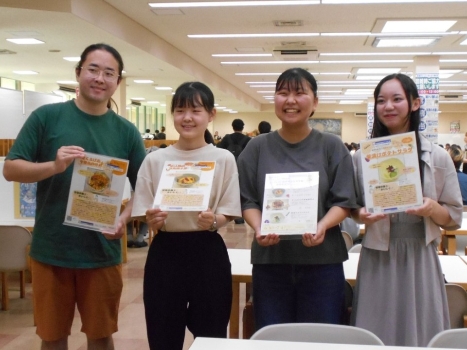 食育推進隊のメンバー (全員3回生)