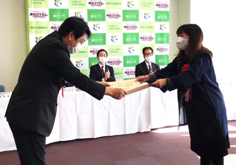 百済寺樽プロジェクトへの選定証の授与画像