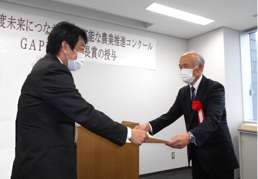 賞状の授与の様子