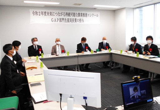 授賞式後の意見交換会の様子