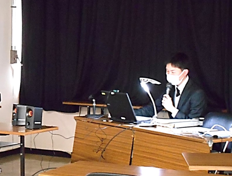 インボイス制度について説明する山宮講師