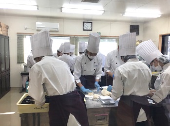 神村学園の生徒による生地づくり