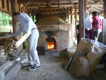 登り窯の火入れの様子