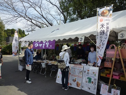 パネル展示・チラシ配布の様子