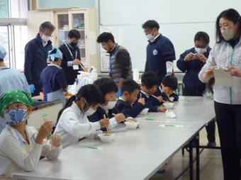 試食の様子(その1)