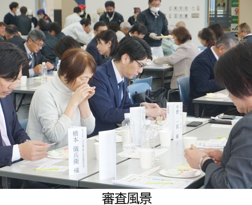 審査風景