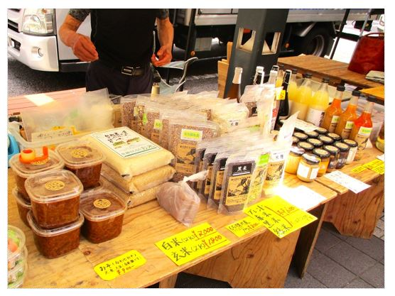 加工品の販売風景(商品のアップI