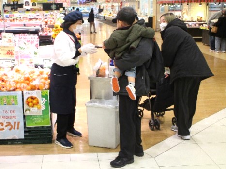 「環境にやさしい農産物」の試食