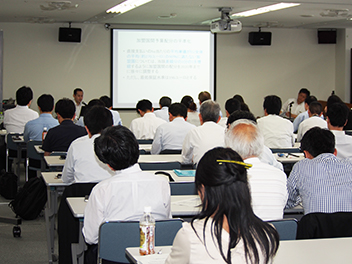 5月26日報告会全体写真