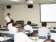 7月28日報告会全体写真