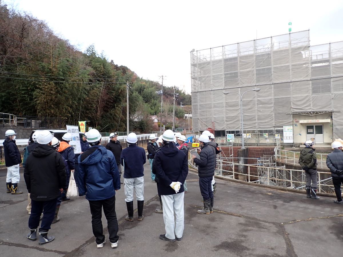 現地見学の様子（前谷地揚水機場）