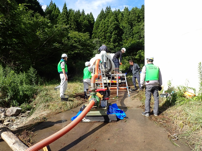 ダムから散水車への給水