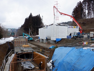 施工中（小水力発電建屋）