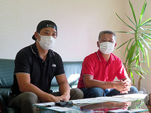 グリーンサービス吉田代表(左)と、 秋田谷ファーム秋田谷代表(右)