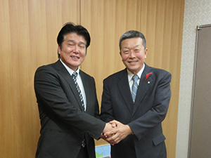 葛巻町長と中邨地方参事官