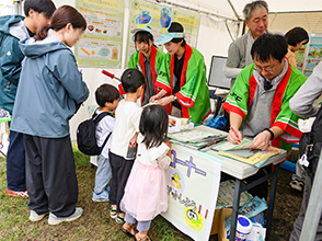 芋煮フェスティバルブースの様子