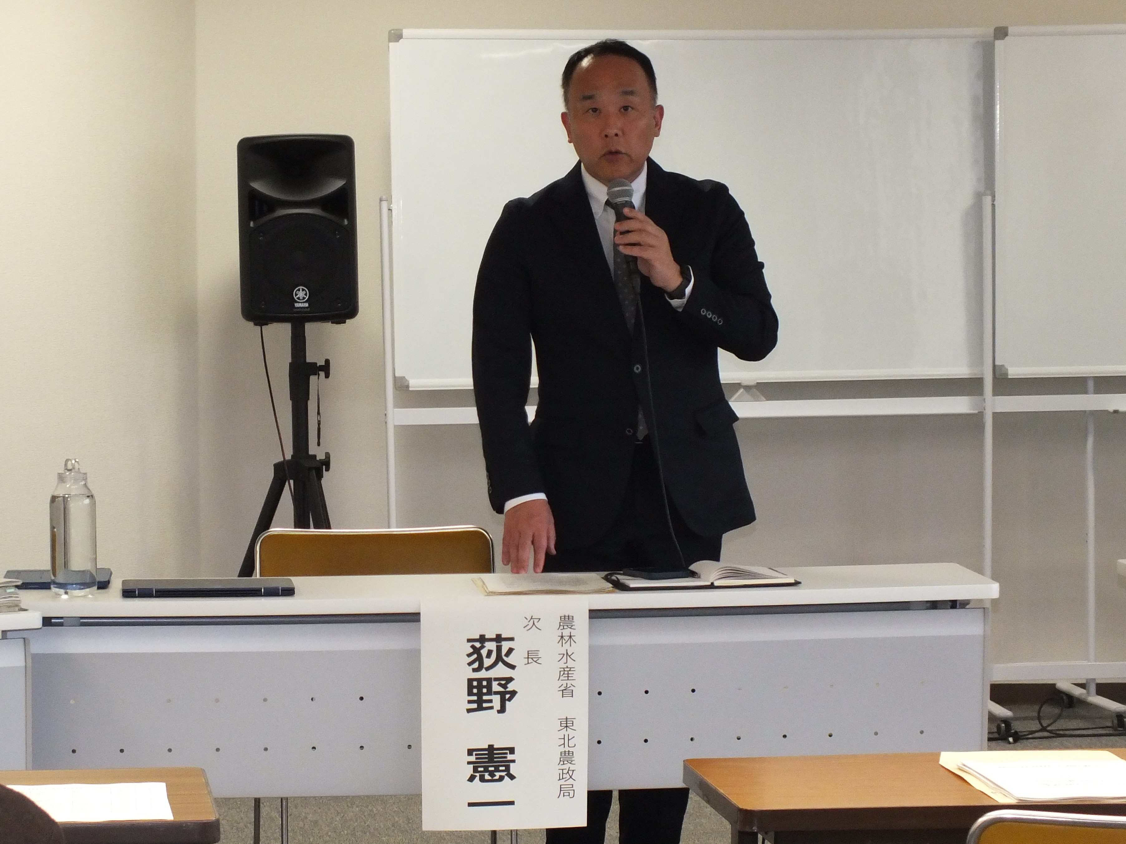 挨拶をする荻野次長