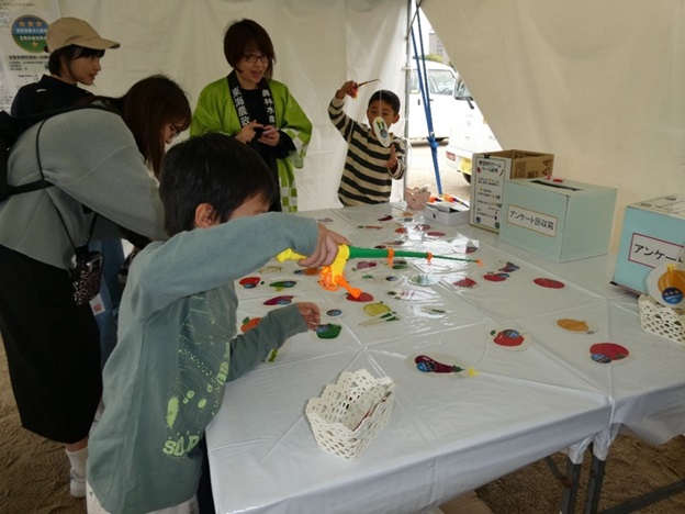 野菜釣りゲームの様子