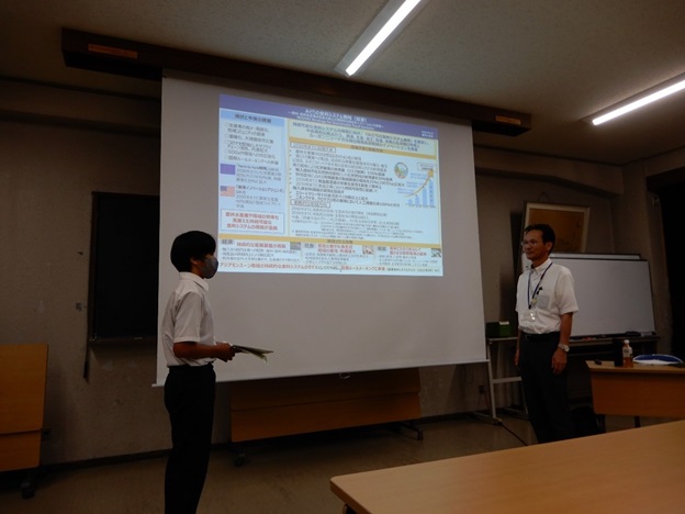 講習会の感想を述べる生徒と岐阜県拠点職員