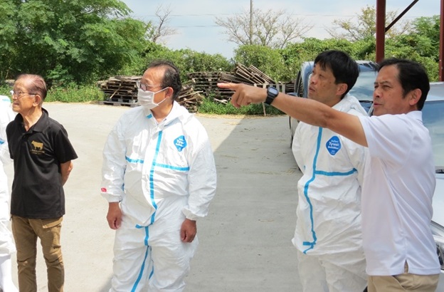 施設見学の様子