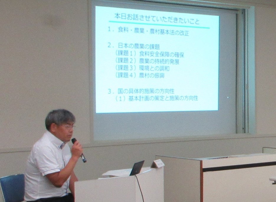 食料・農業・農村基本計画を説明する中川地方参事官
