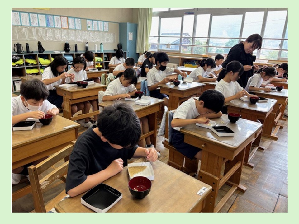 田んぼの学校（脱穀・選別作業）1