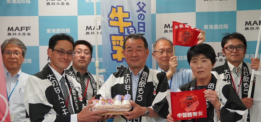 牛乳贈呈式の様子